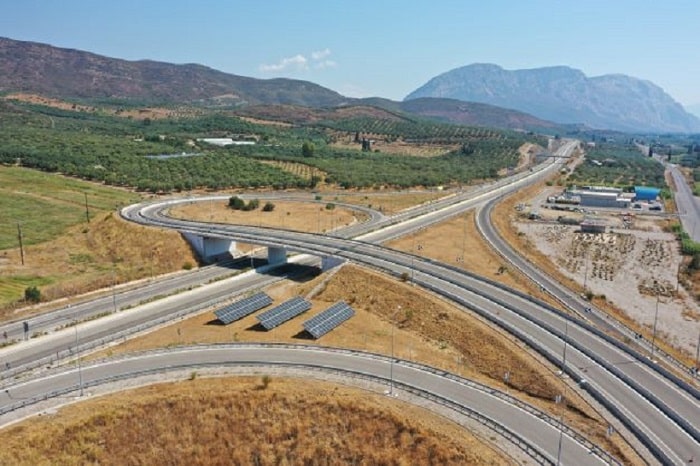 Φωτοβολταϊκά από τη Νέα Οδό στα πρανή αυτοκινητόδρομου