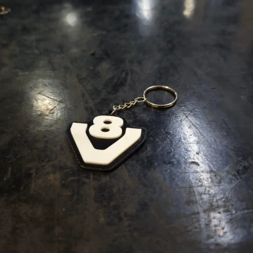 Μπρελόκ Scania V8 Ανάγλυφο Λευκό – Μαύρο